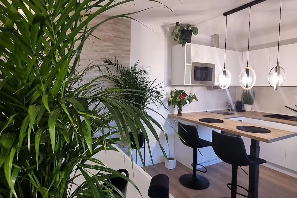 Villa Joy Verona - Luxury Suite 0*,